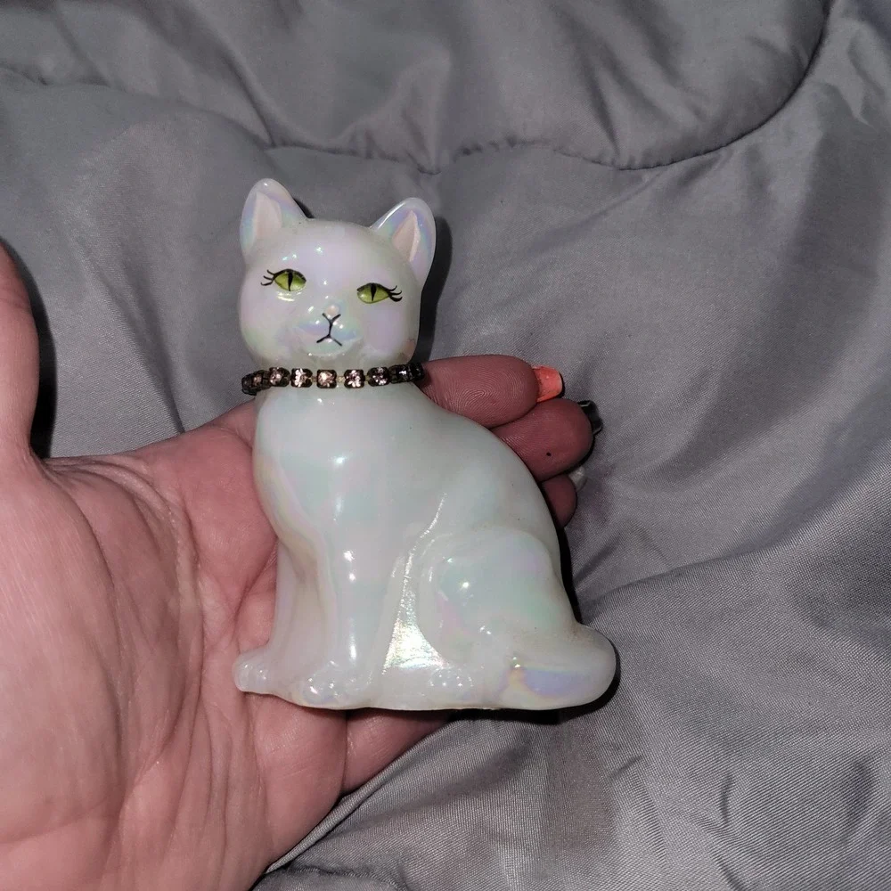 Fenton Irridescent Pearl White Cat Figurine Rhinestone Collar Signed